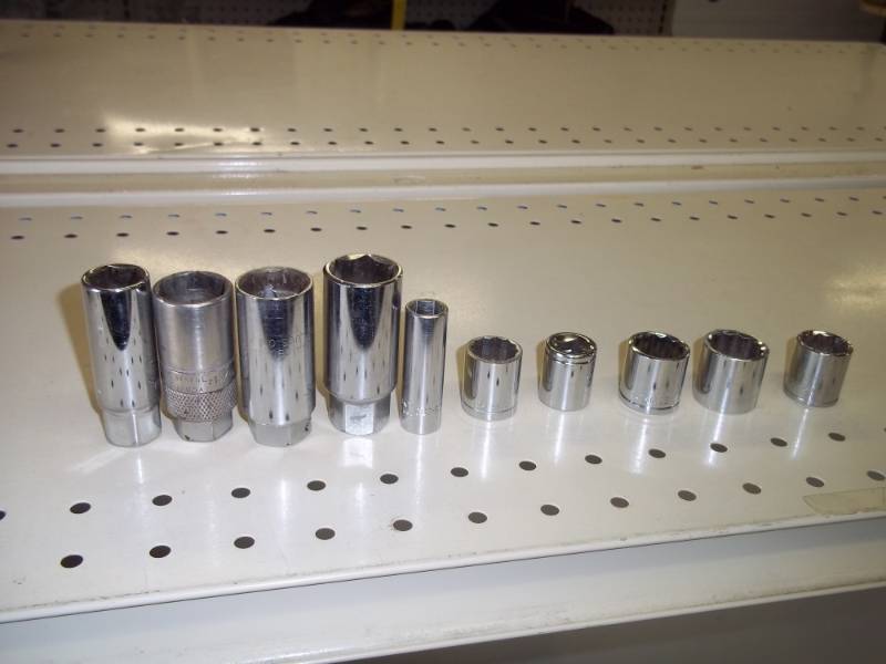 lot 405 image: 10 38 Sockets