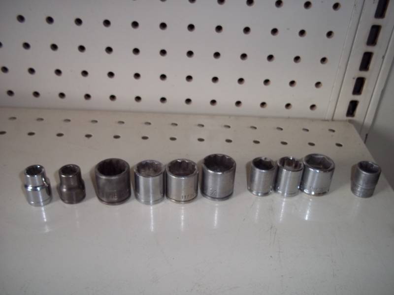lot 406 image: 10 38 Sockets