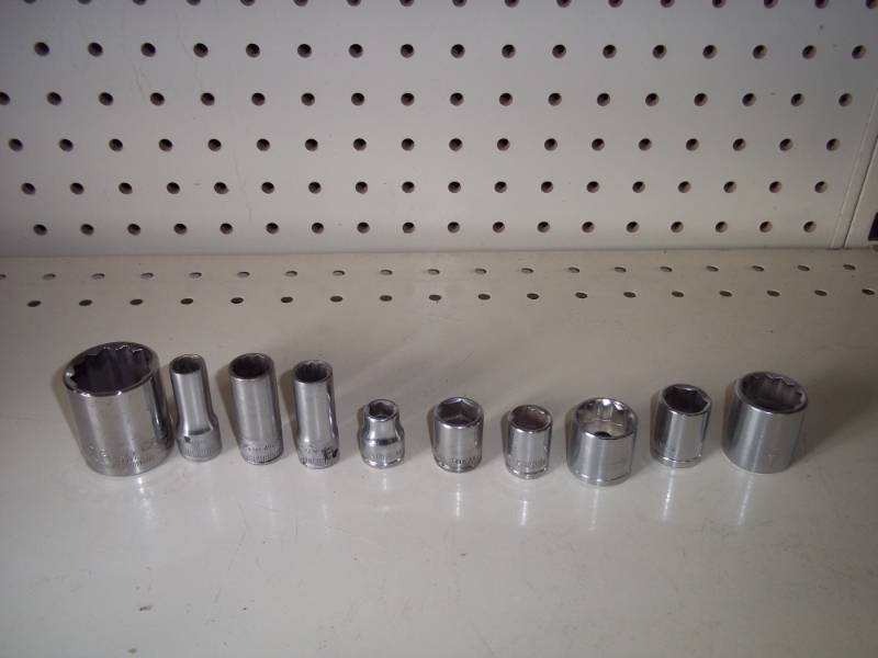 lot 407 image: 10 38 Sockets