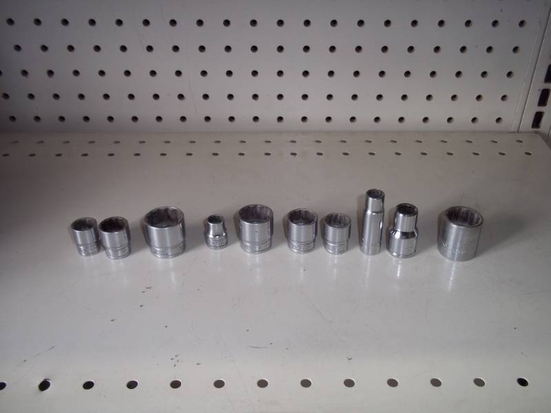 lot 408 image: 10 38 Sockets