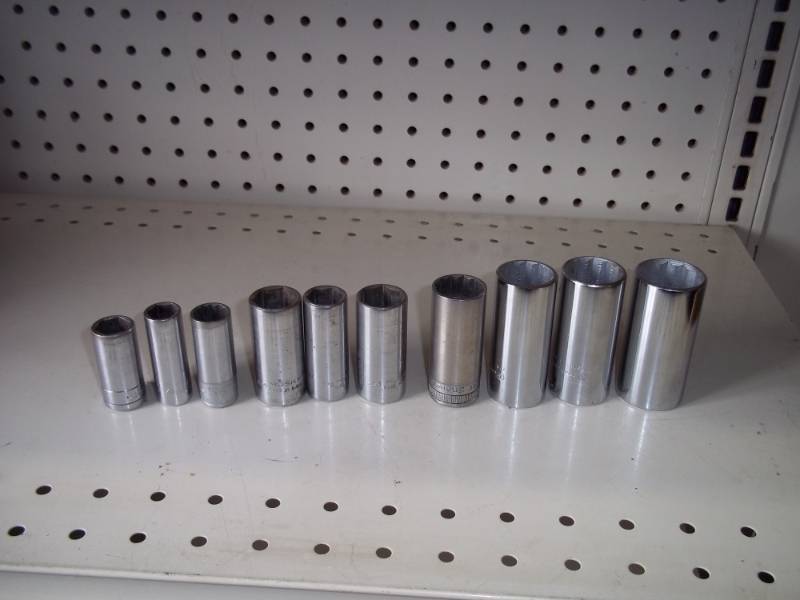 lot 409 image: 10 38 Sockets