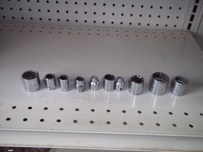 lot 410 image: 10 38 Sockets