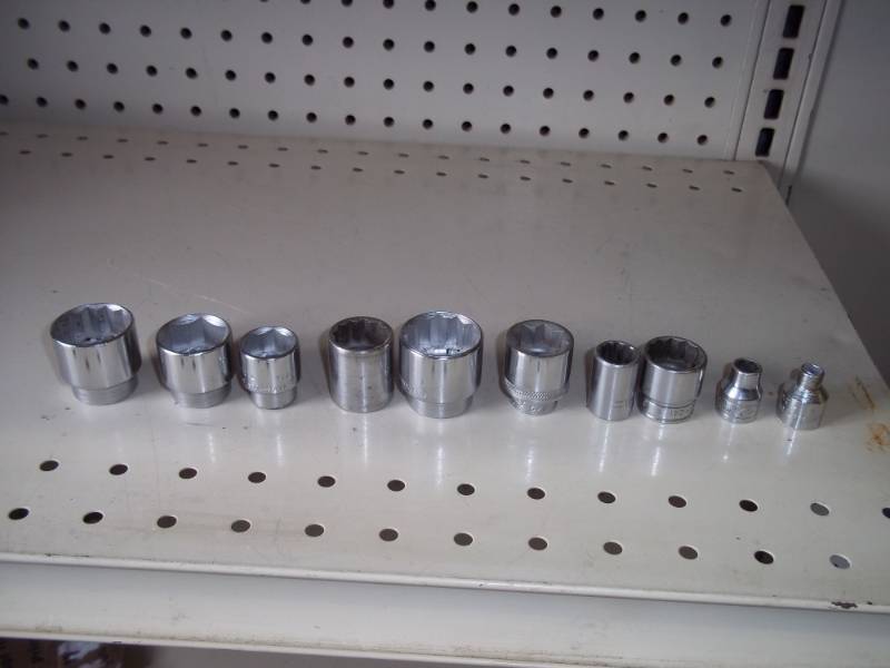 lot 411 image: 10 38 Sockets