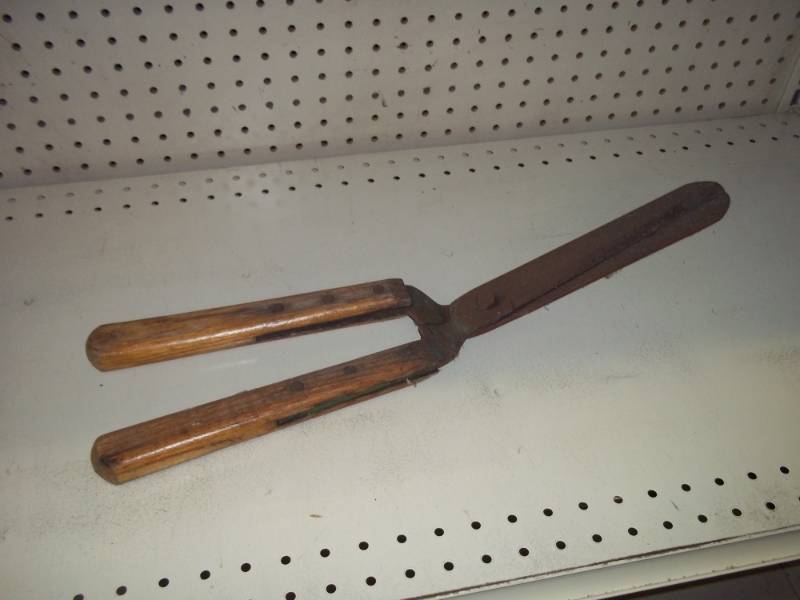 lot 429 image: Hedge Trimmers