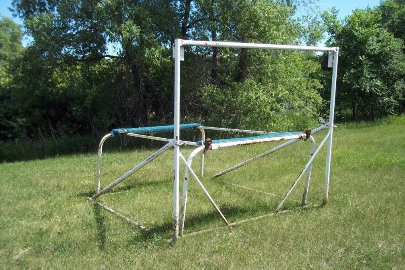 lot 449 image: 72 Steel Boat lift