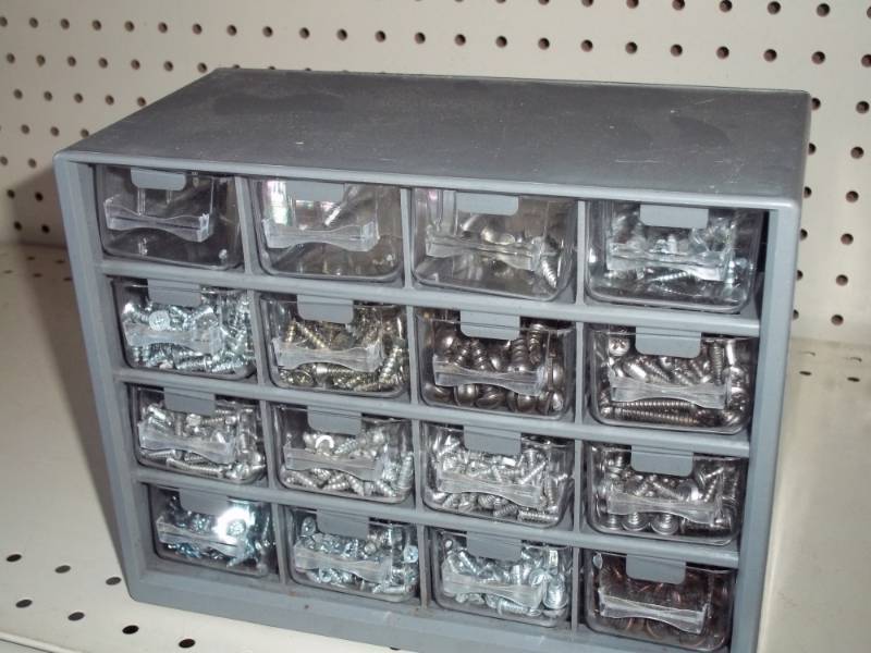 lot 451 image: Parts bin with parts