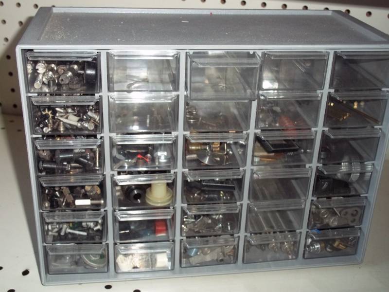 lot 452 image: Parts bin with parts