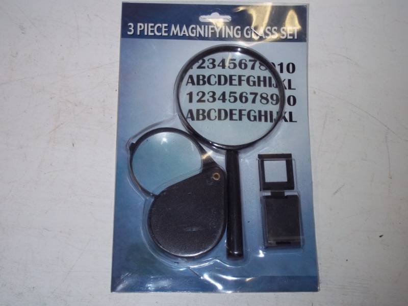 lot 453 image: NEW 3 piece Magnifying Glass set