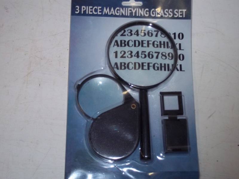 lot 454 image: NEW 3 piece Magnifying Glass set