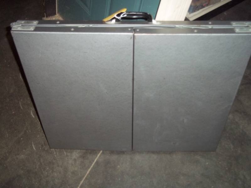 lot 456 image: Folding metal table