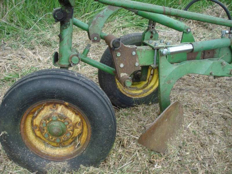 lot 481 image: John Deere 5 Bottom Plow