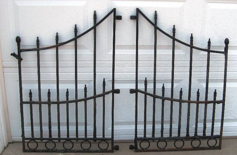lot 007 image: Decorative, Vintage Wrought Metal Garden  Yard Gate  -