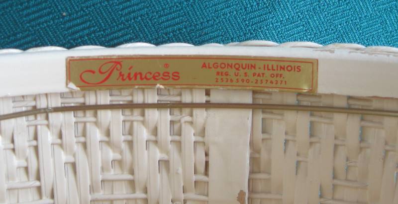 lot 014 image: 1940s Wicker Laundry Basket & Waste Basket