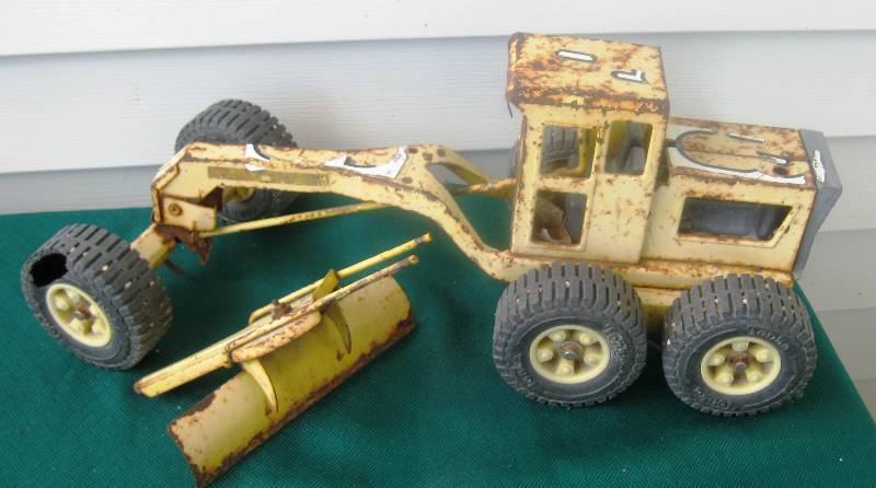 lot 022 image: Vintage Toy Lot -Tonka, Tin Carousel, Die Cast Cars, Fisher Price