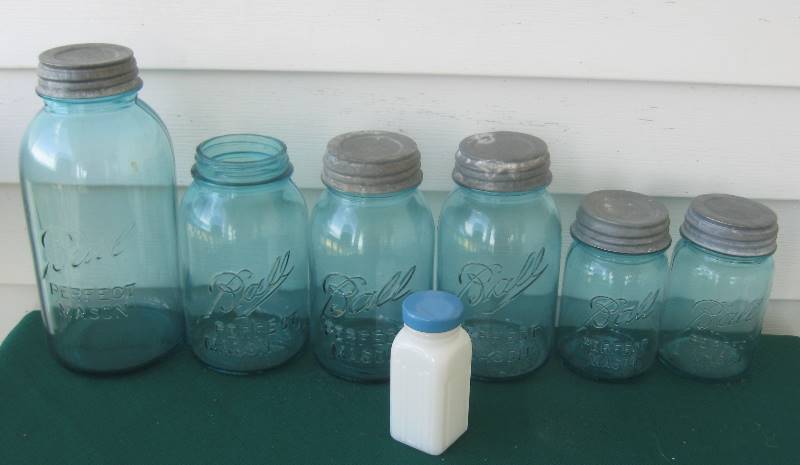 lot 029 image: Vintage Blue Spackle Enamel Roaster & Blue BALL Canning Jars