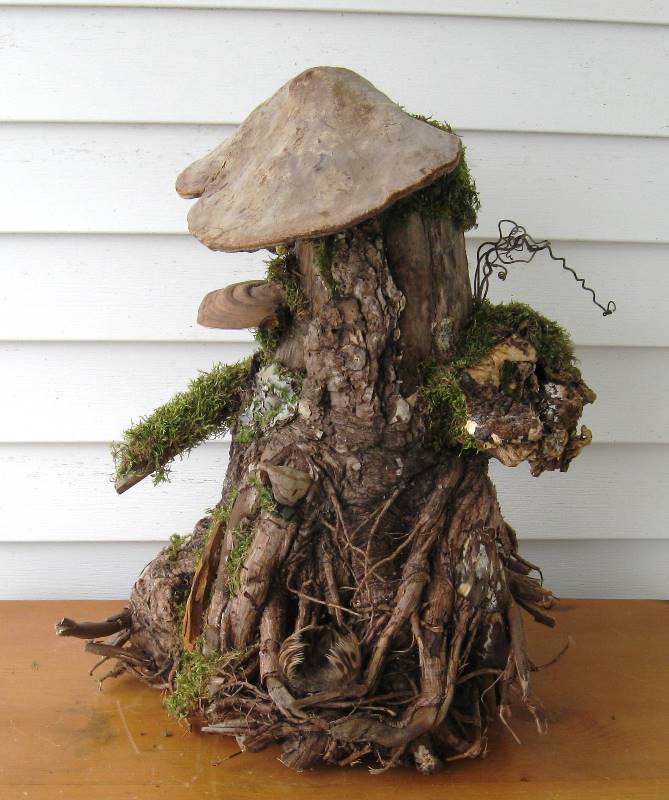 lot 004 image: LARGE Handmade FAIRY HOUSE by Alchemy Cottage Artisan BS