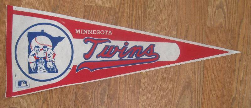 lot 042 image: 3 Vintage Sports Pennants