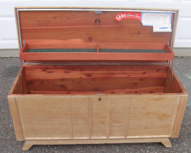 lot 025 image: Genuine LANE Mid Century Blonde Cedar Chest
