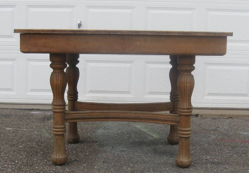 lot 008 image: Shabby Vintage, Decorative Oak Table