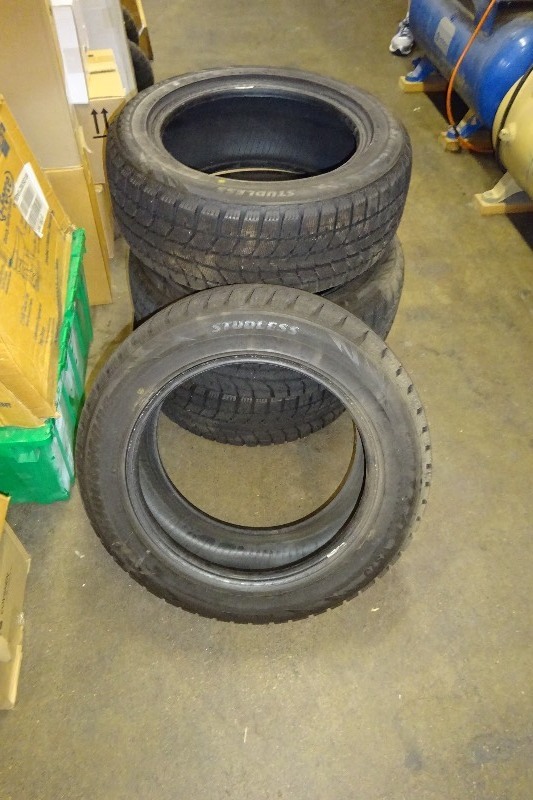 lot 78 image: 4 Bridgestone Blizzak WS 70 Tires