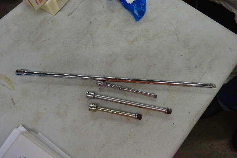 lot 17 image: Mac Extension Bars
