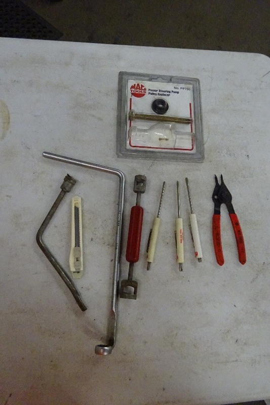 lot 19 image: Mac tools
