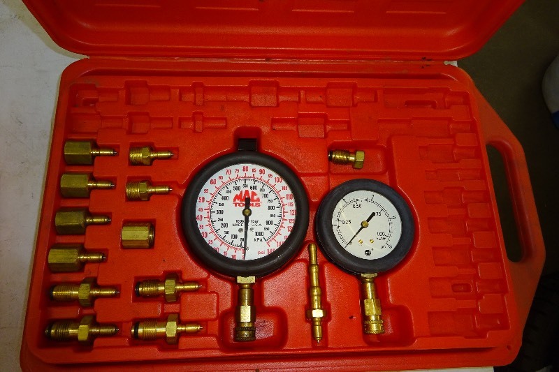 lot 31 image: Mac Fuel injection tester