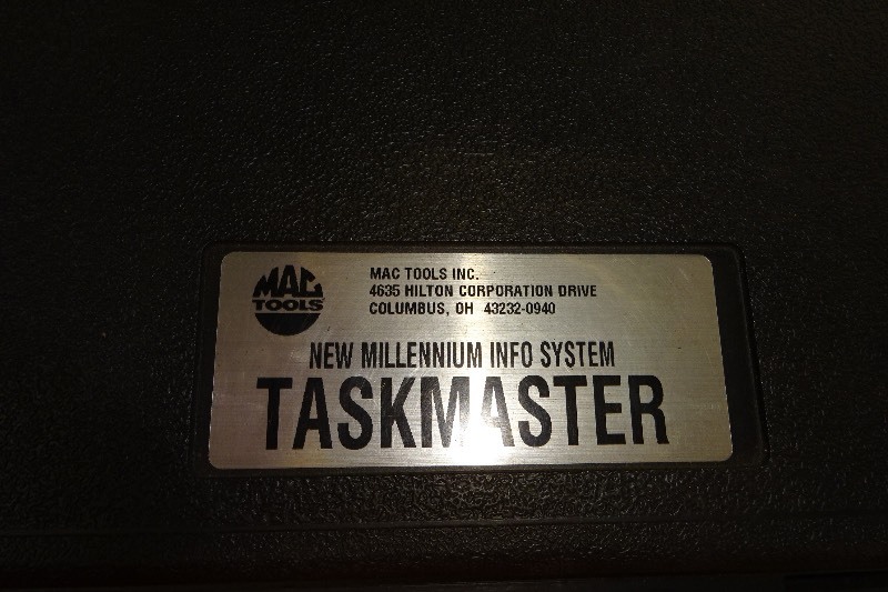 lot 32 image: Mac Taskmaster new millennium info system