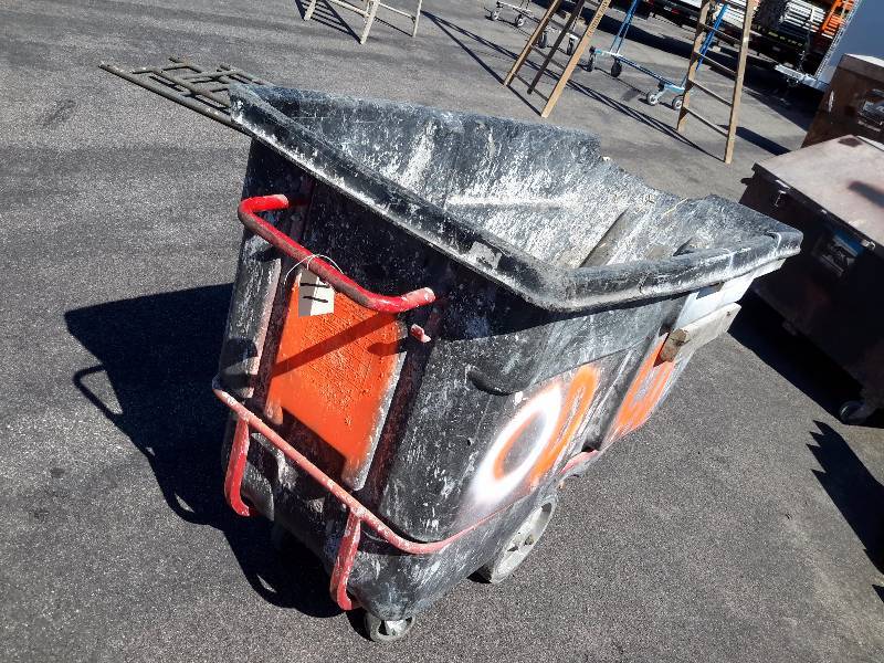 lot 12 image: 1 Yard Heavy Plastic Dump Cart.. Rolls well.. Quite used as you can see