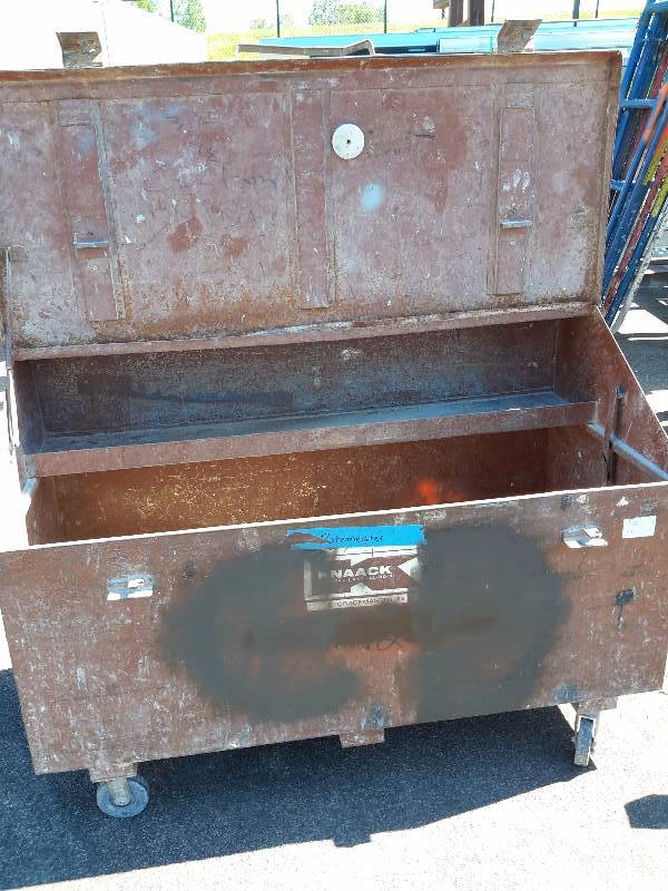 lot 3 image: Gang Box.. 5ft x 30in x 42in