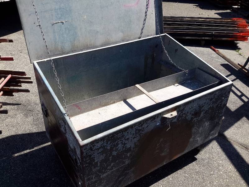 lot 14 image: Gang Box.. 4ft x 30 in x 53in