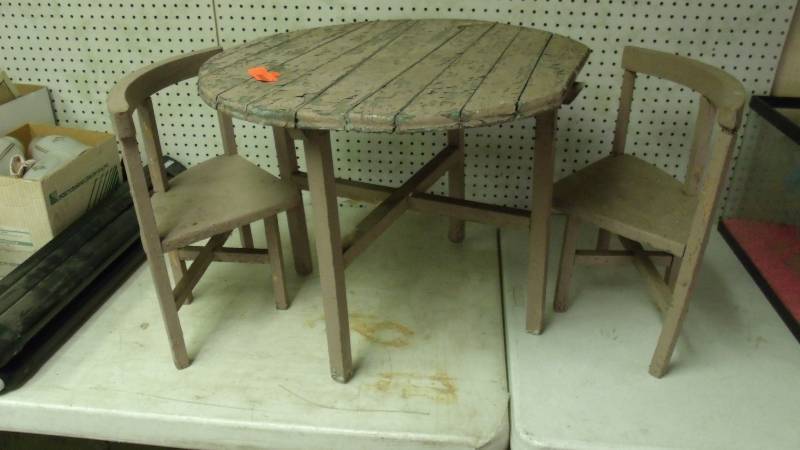 lot 49 image: Old Childs Table and Chairs