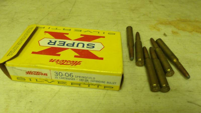 lot 60 image: Ammo - 30-06 shells, full box plus a few extras