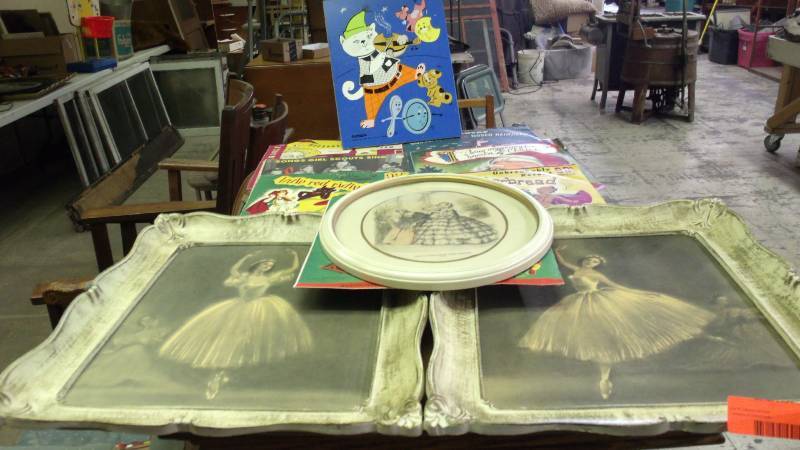 lot 65 image: Vintage Pictures and Records