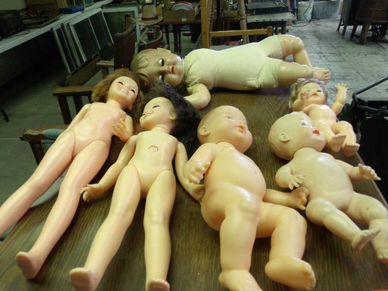 lot 69 image: Vintage Dolls