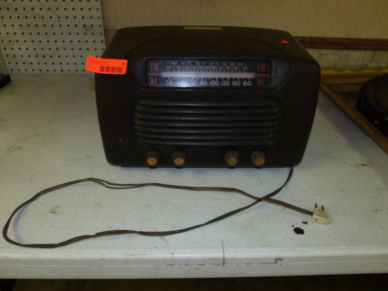lot 70 image: Vintage Radio