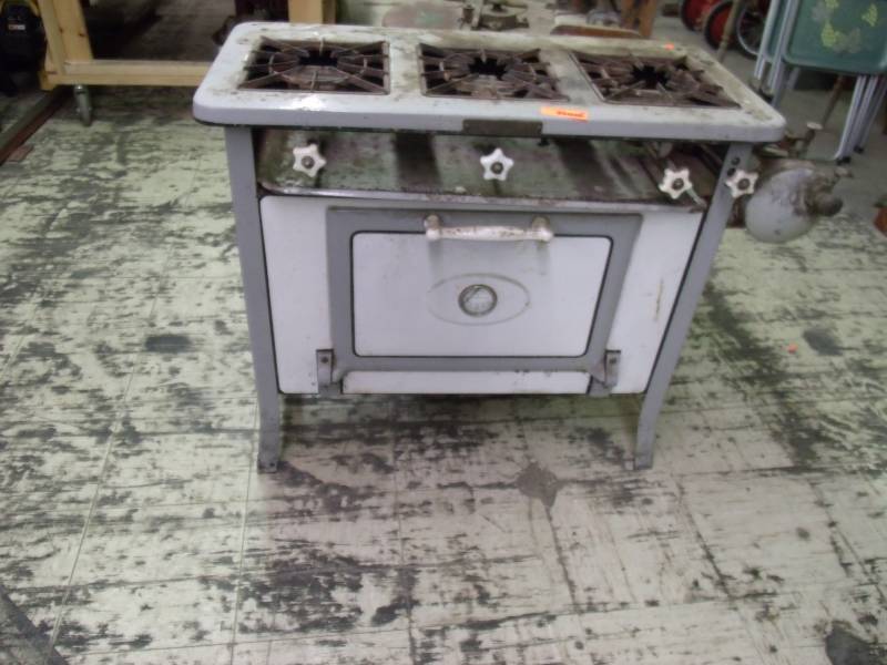 lot 82 image: Antique 3 Burner Stove