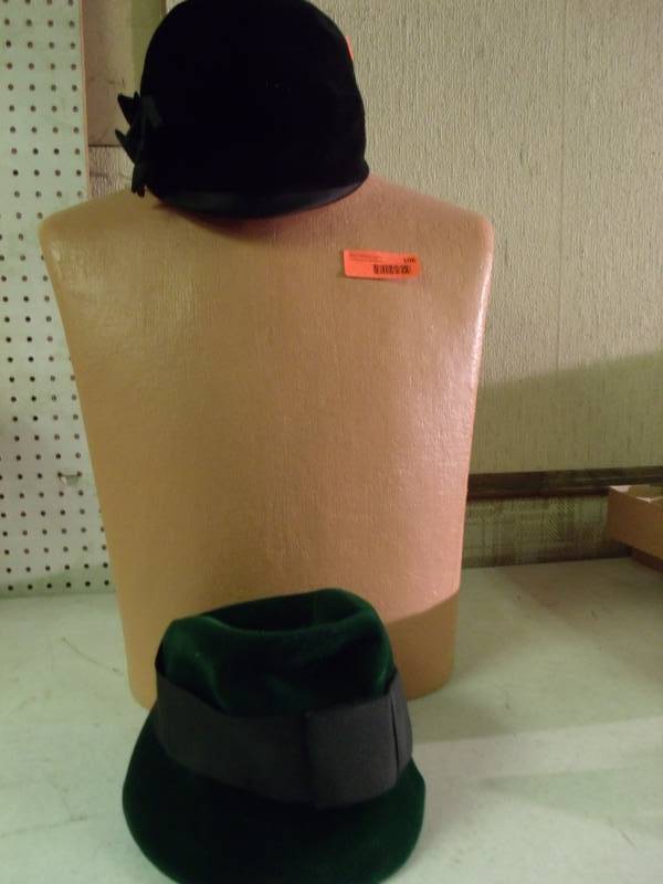 lot 106 image: Mannequin Torso and two vintage hats