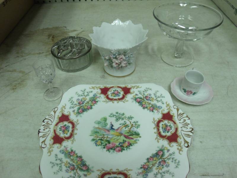 lot 111 image: Vintage Dishes