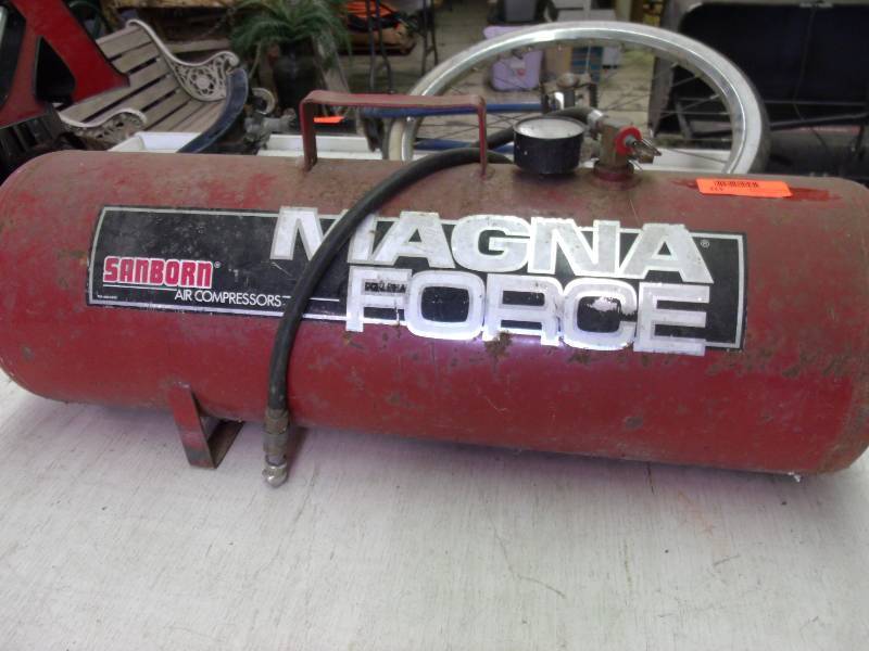 lot 132 image: Air Compressor Tank