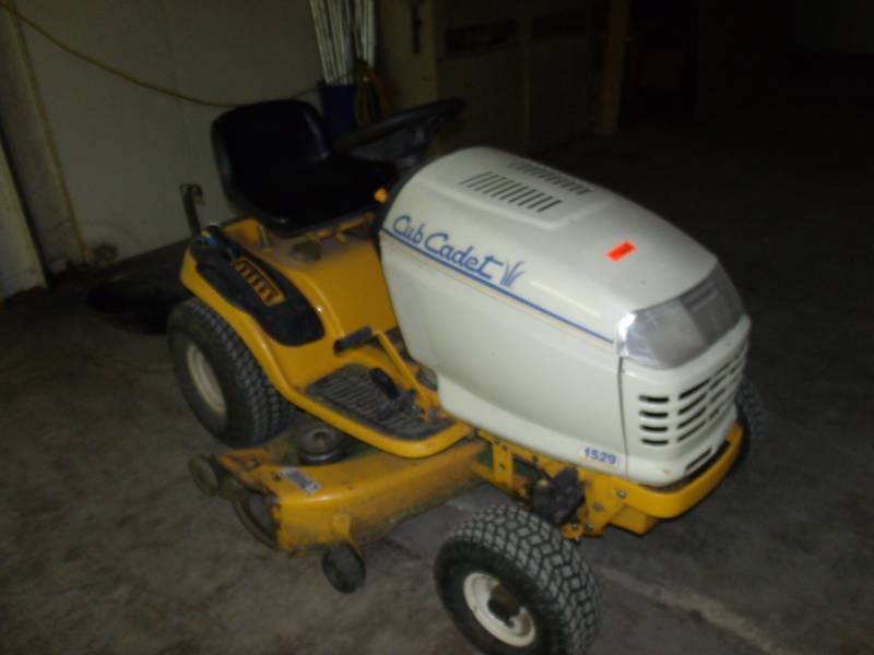 lot 167 image: Cub Cadet Riding Lawn Mower wattachments