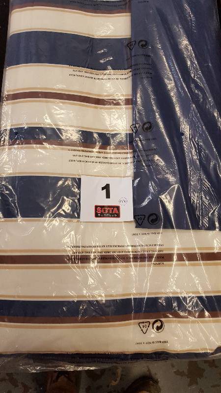 lot 1 image: Striped 3-Seat Swing