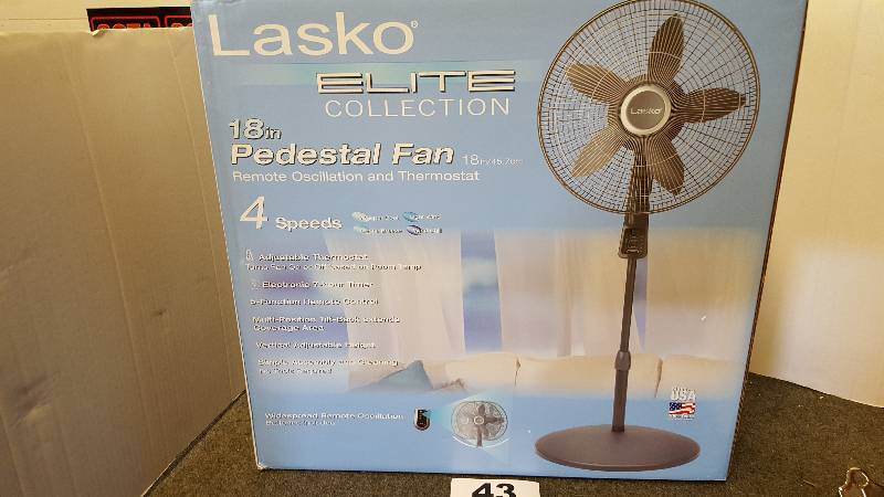lot 43 image: LASKO Elite 18 Pedistal Fan wRemote
