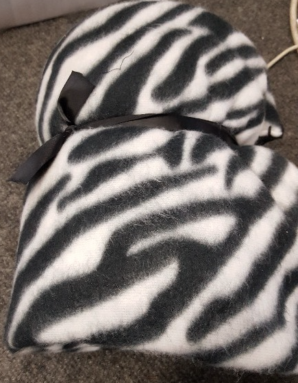 lot 84 image: Mainstays Zebra Throw