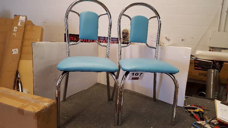 lot 107 image: Set of 2 Retro Dining Chairs