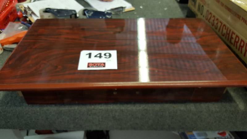 lot 149 image: Vanity & Bench Set