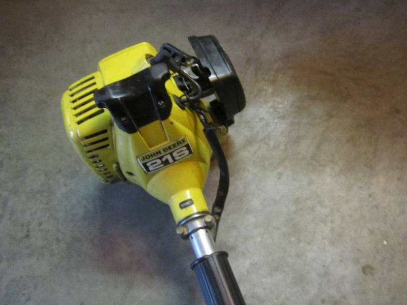 lot 143 image: John Deere 21S weed whip...