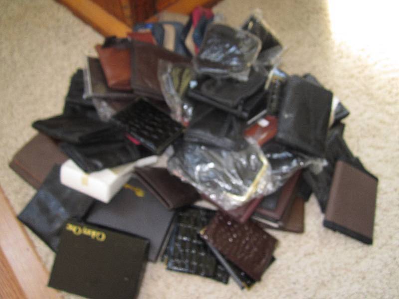 lot 28 image: huge value lot of wallets...