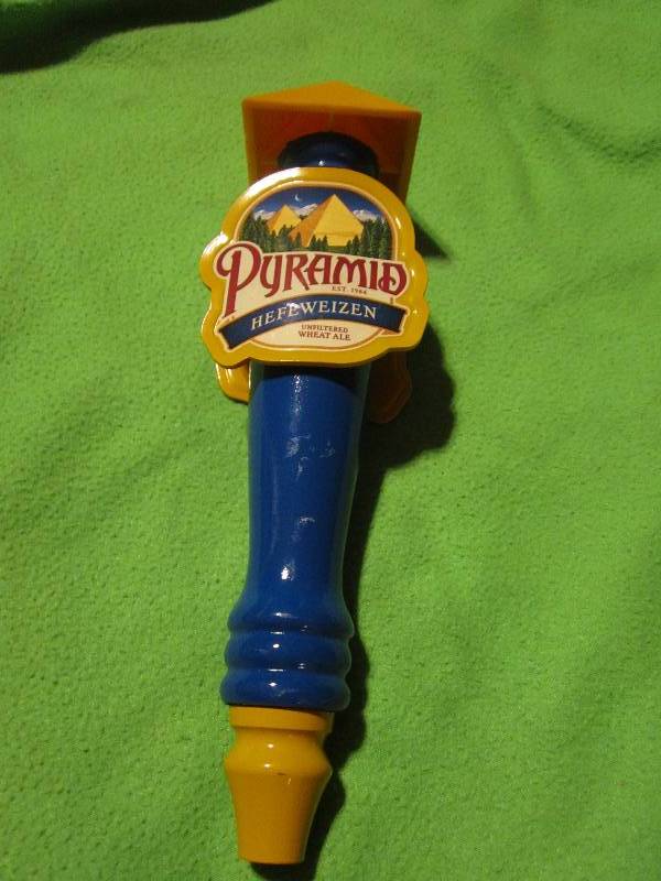 lot 76 image: Puramid Hefeweizen beer tap...