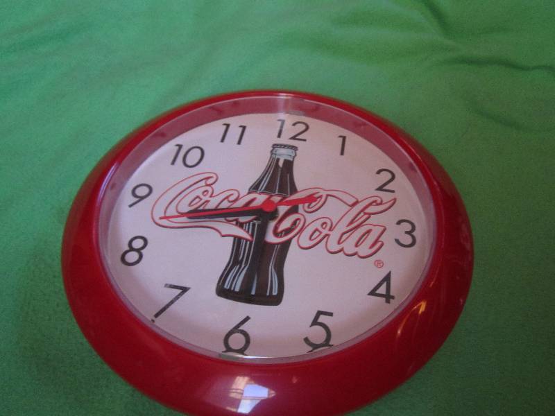 lot 96 image: Coca-cola clock...